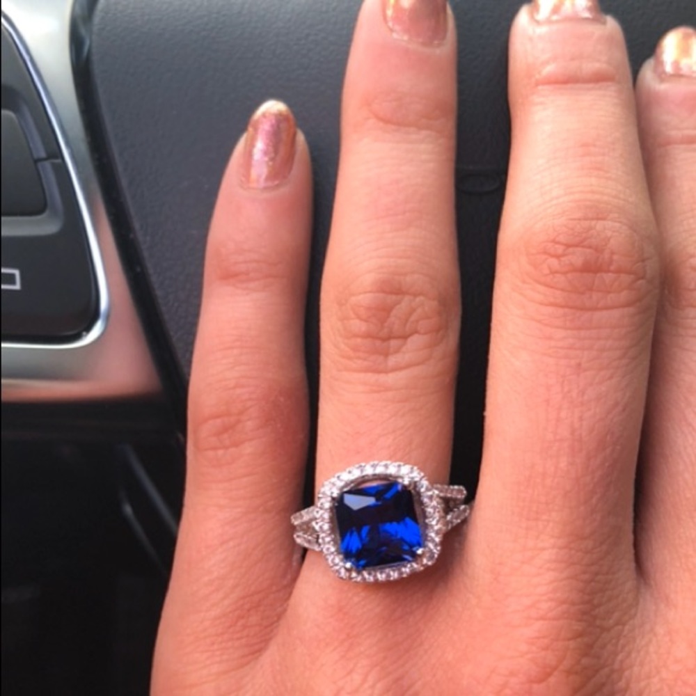 🆕💍💎 Luxurious 3ct Italian blue zirconia ring✨